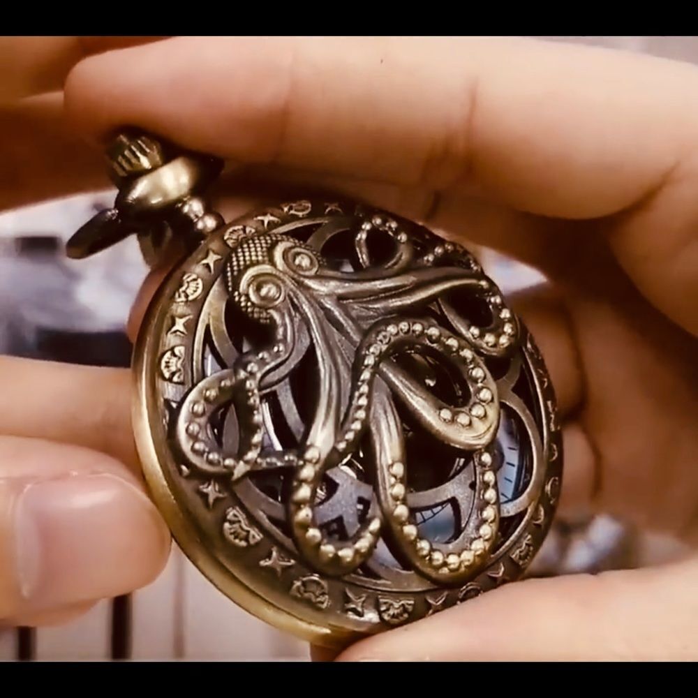 Wolves Quartz Pocket Watch Bronze‎